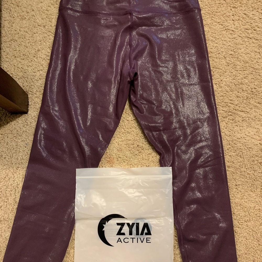 ZYIA Plum metallic PLUS light n tight! NWT 12